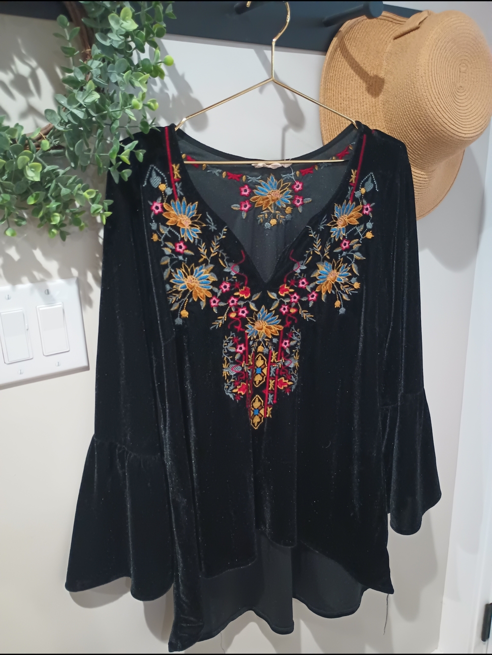Embroidered Black Velvety Women's Top With Bell Sleeves Size L Solitare Elegant